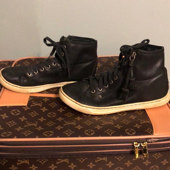 EUC UGG BLACK SNEAKERS 👟 size7 super comfy n cool - Picture 3 of 5